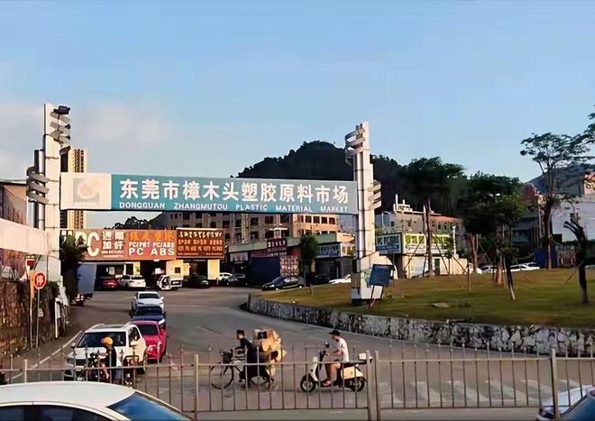 6天暴漲60%!中東打仗不搶糧油，卻成群貨車來東莞搶塑料了